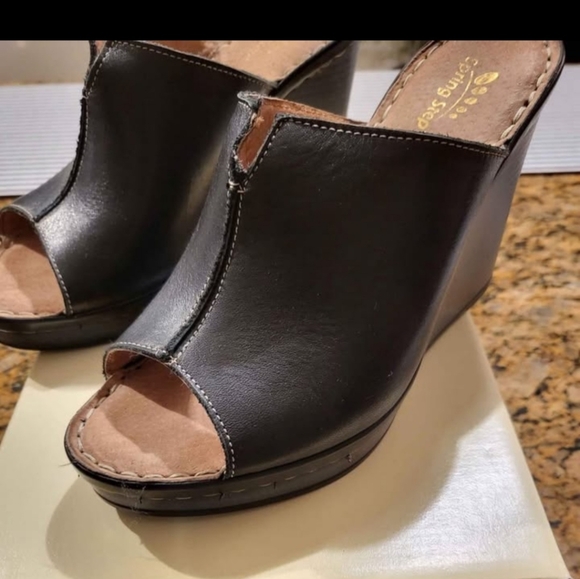 Spring Step Wedge Shoes - Picture 1 of 4